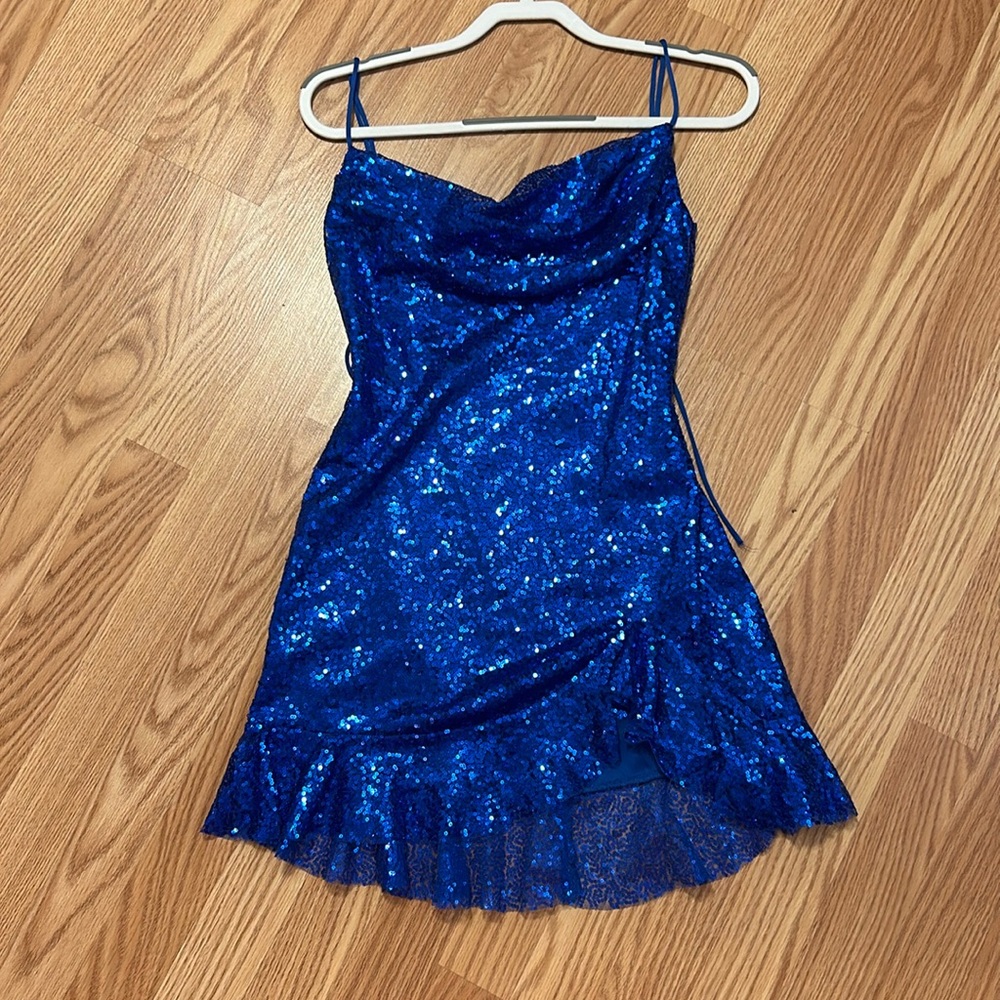 blue dress